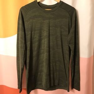 Lululemon Medium Metal Vent Tech